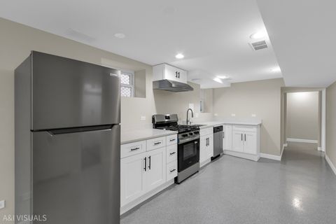 Tiny photo for 5841 N MEDINA Avenue, Chicago, IL 60646 (MLS # 12486599)