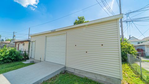 Tiny photo for 10439 S Avenue M, Chicago, IL 60617 (MLS # 12413427)