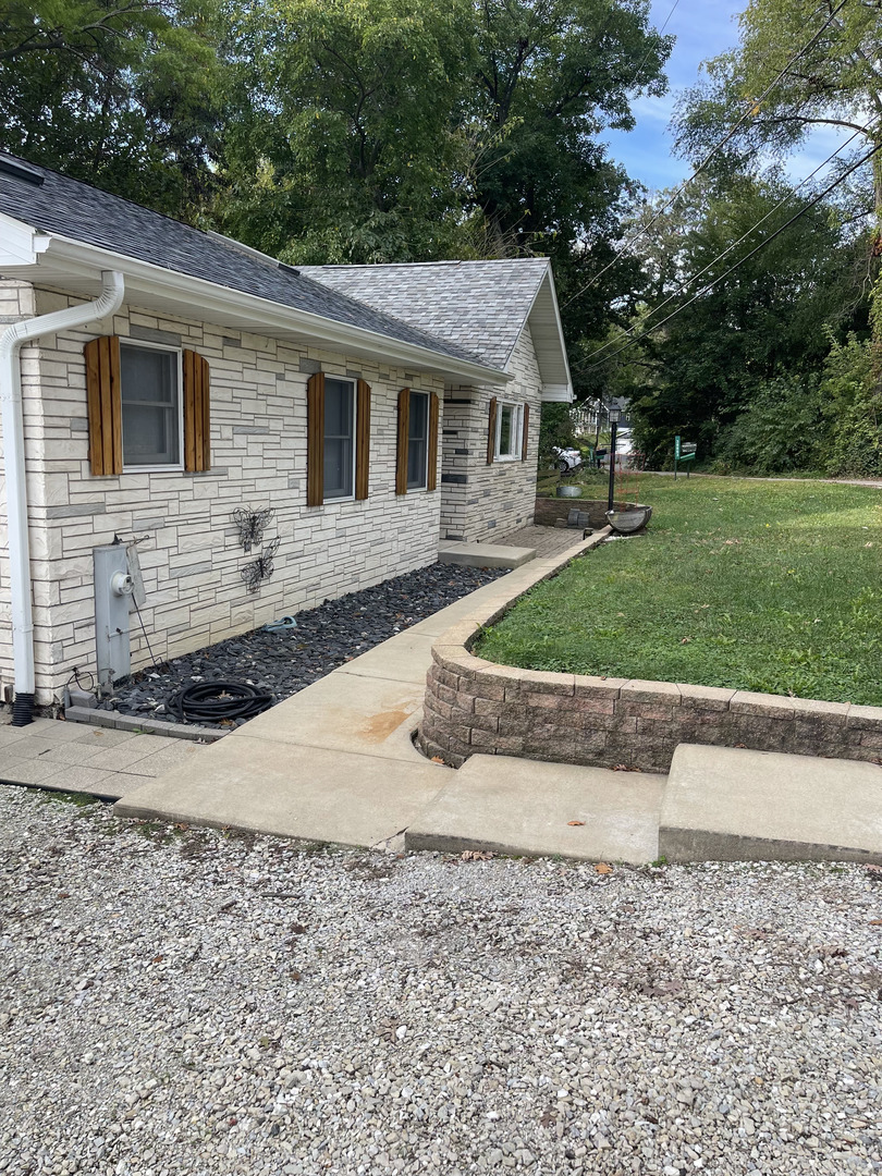 38871 N LAKEVIEW Avenue