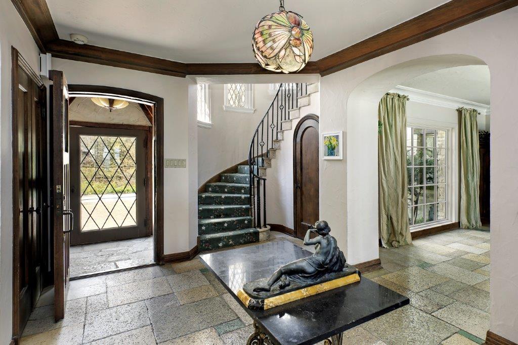 2445 Woodbridge Lane