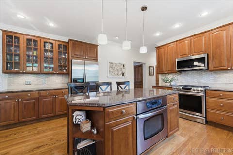 Tiny photo for 1005 Stonehedge Road, St. Charles, IL 60174 (MLS # 12612376)