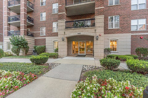 Tiny photo for 440 W Mahogany Court #312, Palatine, IL 60067 (MLS # 12745705)