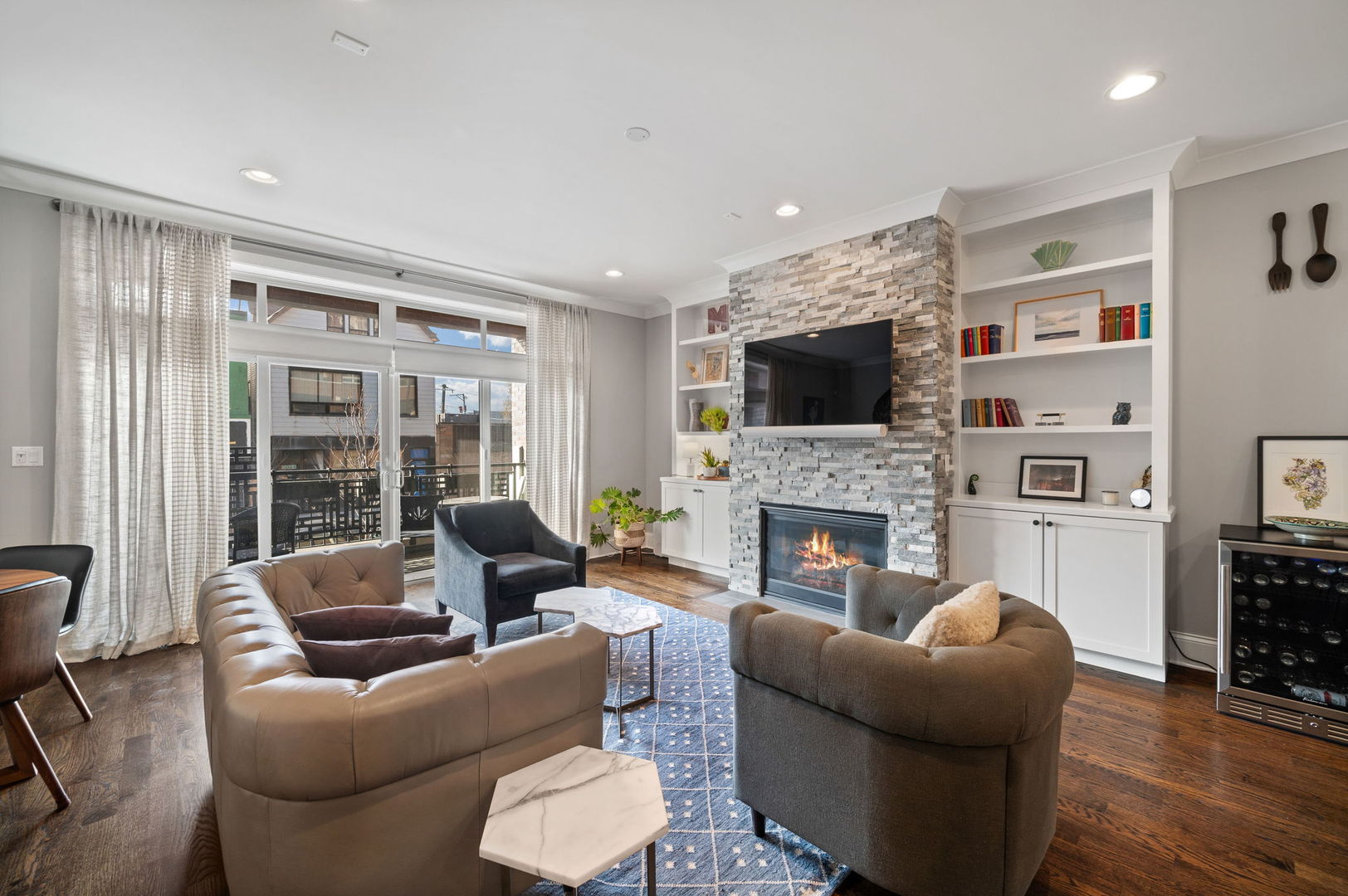 5061 N Lincoln Avenue 101