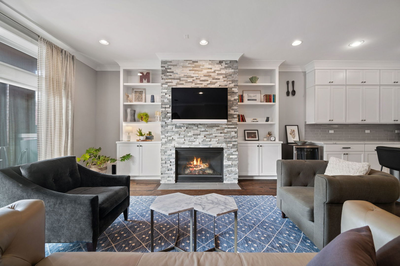 5061 N Lincoln Avenue 101