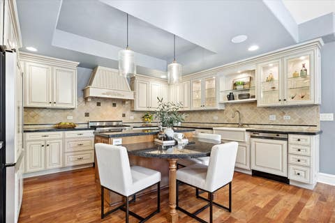Tiny photo for 801 N MADISON Street, Hinsdale, IL 60521 (MLS # 12704433)