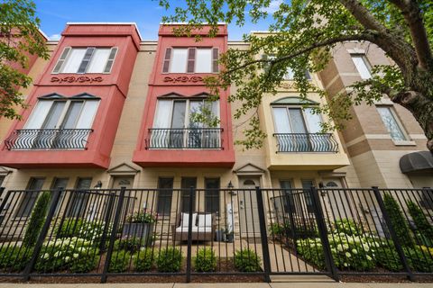 Photo of 527 N Peoria Street, Chicago, IL 60642 (MLS # 12622760)