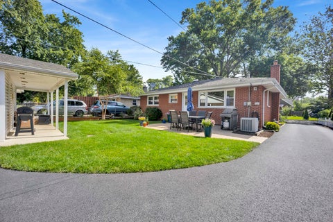 Tiny photo for 528 Kipling Court, Wheaton, IL 60187 (MLS # 12713529)