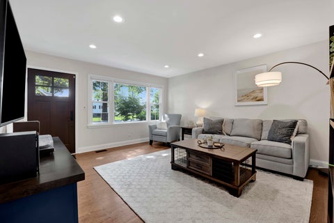 Tiny photo for 528 Kipling Court, Wheaton, IL 60187 (MLS # 12713529)