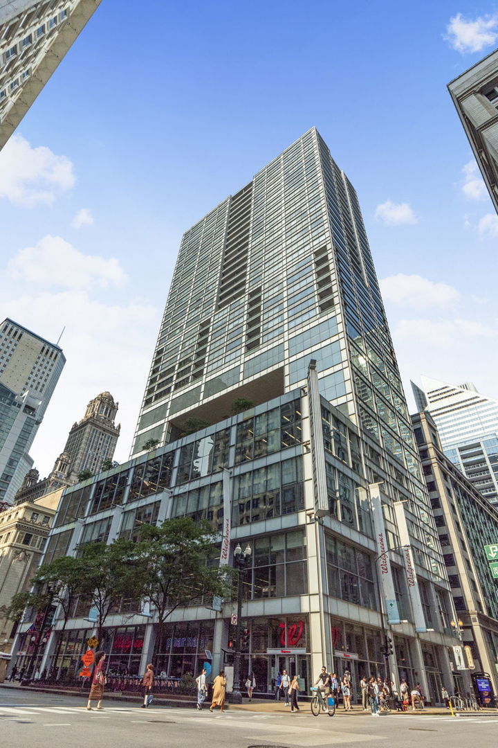 8 E Randolph Street 1401