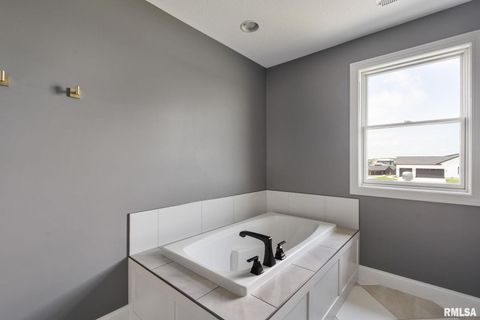 Tiny photo for 6654 Meghan Avenue, Bettendorf, IA 52722 (MLS # QC4263749)