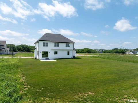 Tiny photo for 6654 Meghan Avenue, Bettendorf, IA 52722 (MLS # QC4263749)