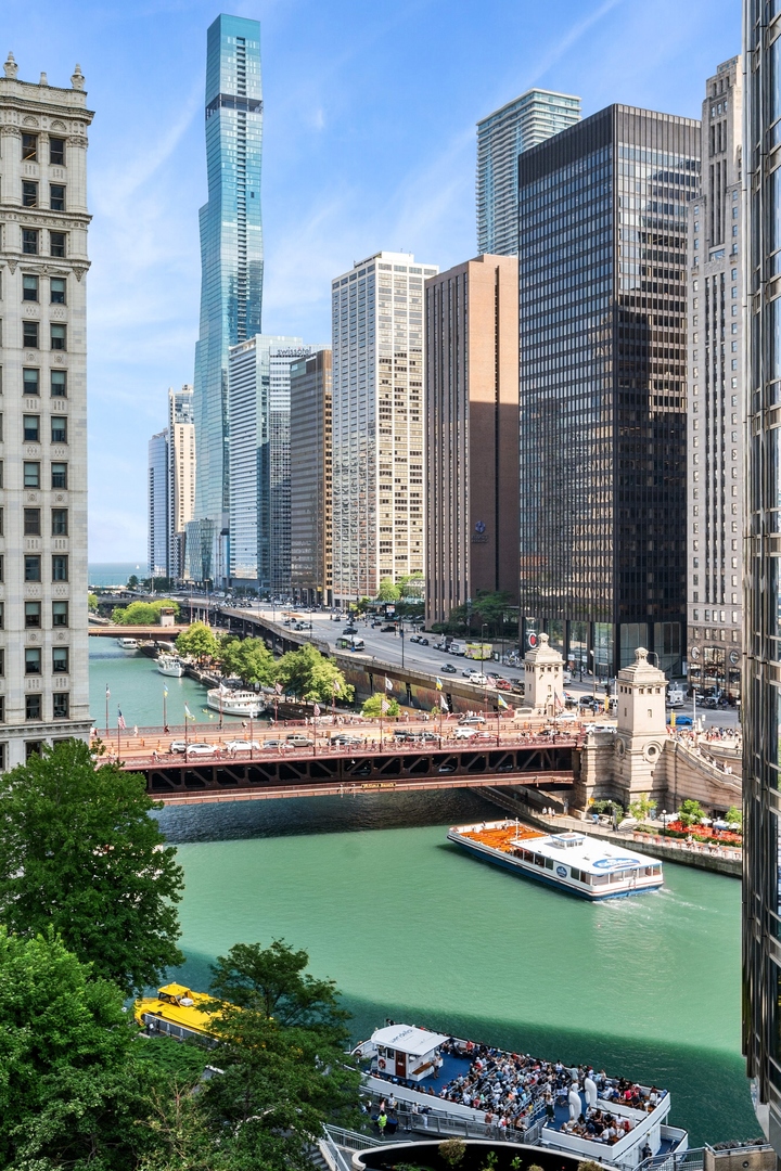 403 N Wabash Avenue 8A