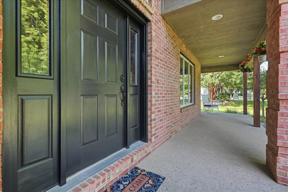 655 Deer Lakes Drive