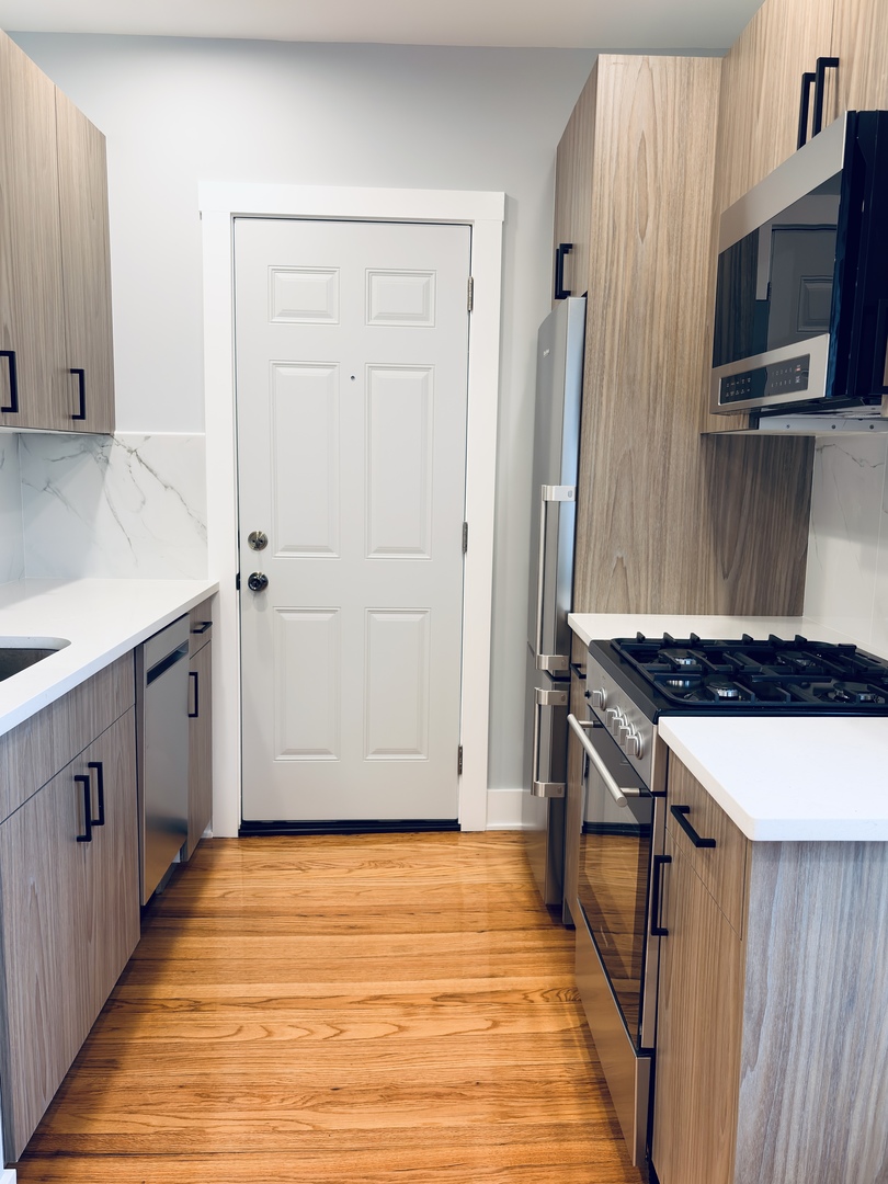 5060 N Wolcott Avenue 3E