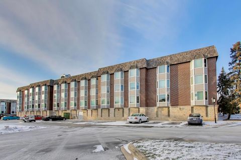 Tiny photo for 201 Thames Parkway #2K, Park Ridge, IL 60068 (MLS # 12546978)