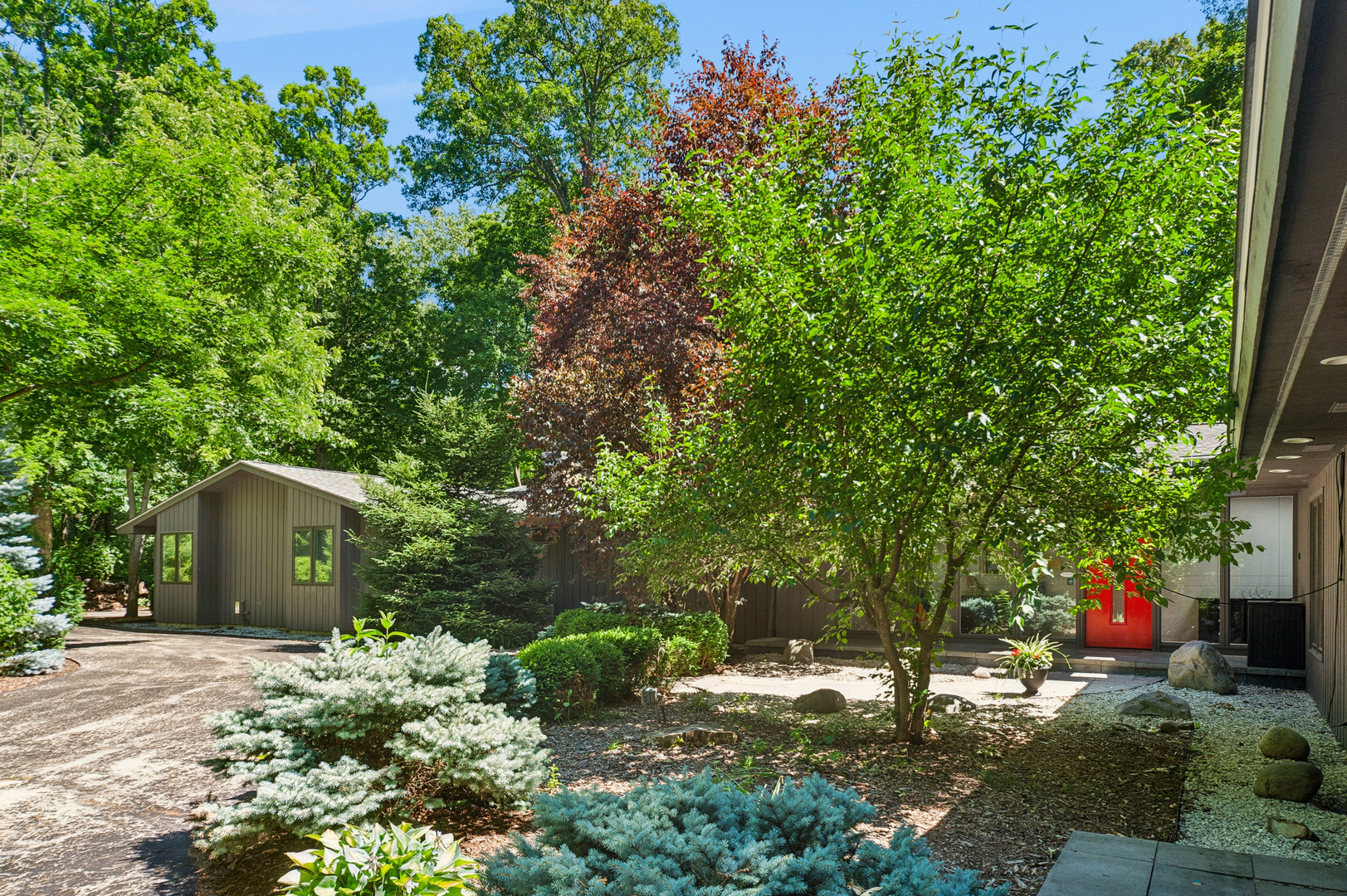 3035 Blackthorn Road