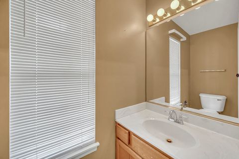 Tiny photo for 1201 Mayfair Drive, Carpentersville, IL 60110 (MLS # 12618399)
