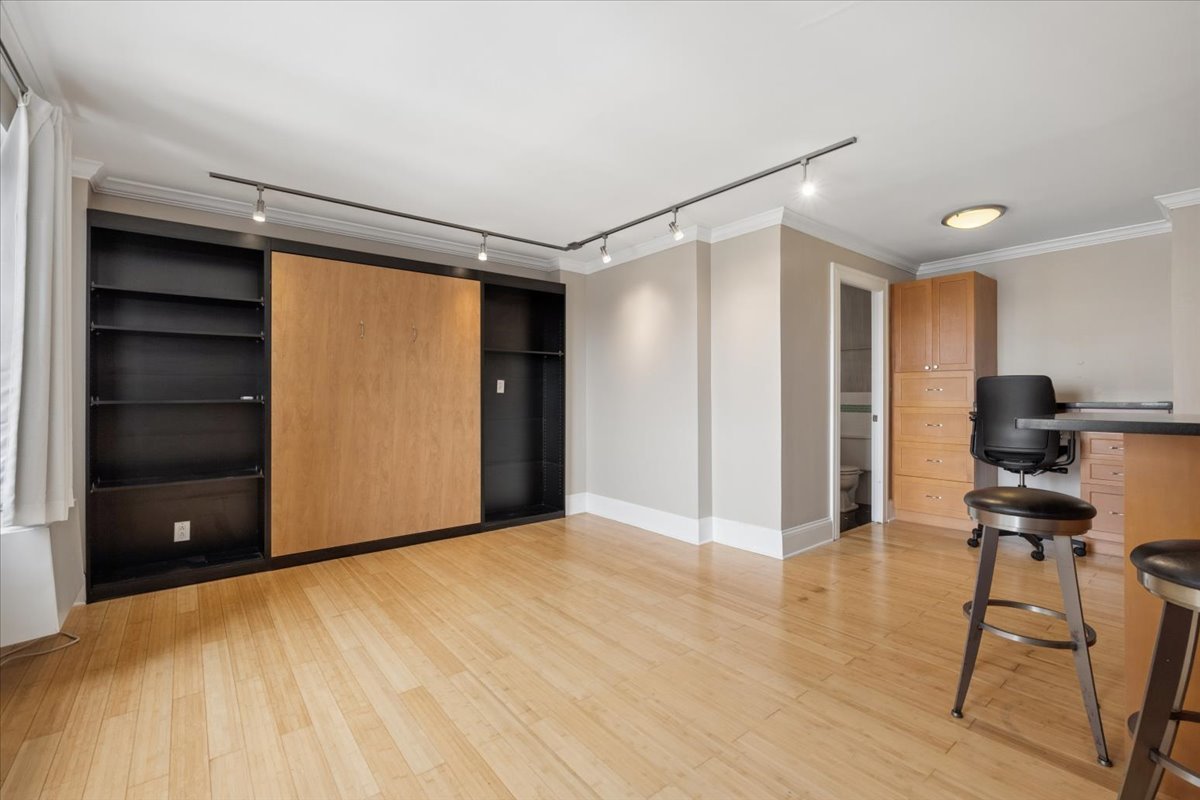 2909 N Sheridan Road 1201