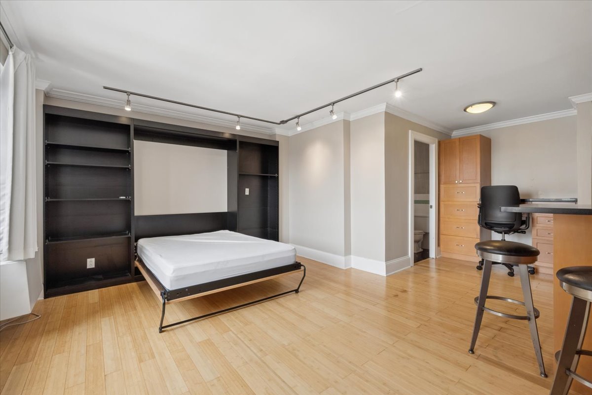 2909 N Sheridan Road 1201