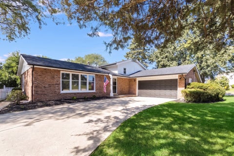 Photo of 640 N Locust Street, Frankfort, IL 60423 (MLS # 12757046)