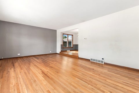 Tiny photo for 640 N Locust Street, Frankfort, IL 60423 (MLS # 12757046)