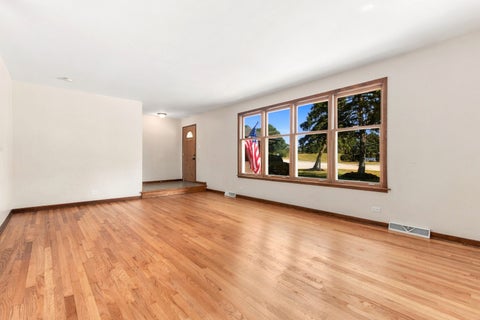 Tiny photo for 640 N Locust Street, Frankfort, IL 60423 (MLS # 12757046)