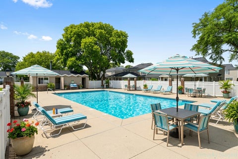 Tiny photo for 1585 Cove Drive, Prospect Heights, IL 60070 (MLS # 12767668)