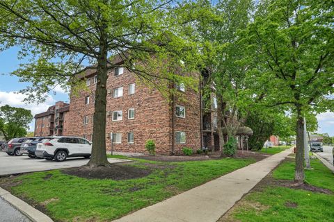 Tiny photo for 7117 W 93rd Street #405, Oak Lawn, IL 60453 (MLS # 12636324)