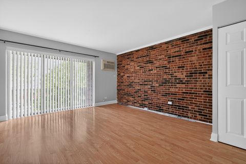 Tiny photo for 7117 W 93rd Street #405, Oak Lawn, IL 60453 (MLS # 12636324)