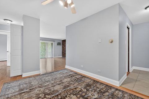 Tiny photo for 7117 W 93rd Street #405, Oak Lawn, IL 60453 (MLS # 12636324)