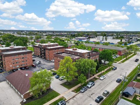 Tiny photo for 7117 W 93rd Street #405, Oak Lawn, IL 60453 (MLS # 12636324)