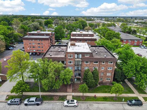 Tiny photo for 7117 W 93rd Street #405, Oak Lawn, IL 60453 (MLS # 12636324)