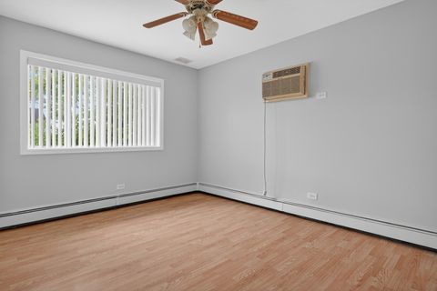Tiny photo for 7117 W 93rd Street #405, Oak Lawn, IL 60453 (MLS # 12636324)