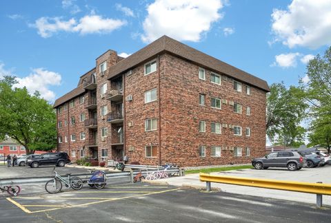 Tiny photo for 7117 W 93rd Street #405, Oak Lawn, IL 60453 (MLS # 12636324)