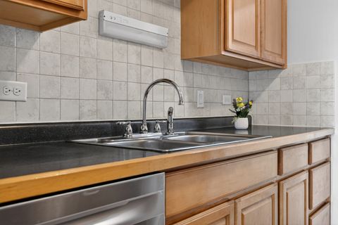Tiny photo for 7117 W 93rd Street #405, Oak Lawn, IL 60453 (MLS # 12636324)
