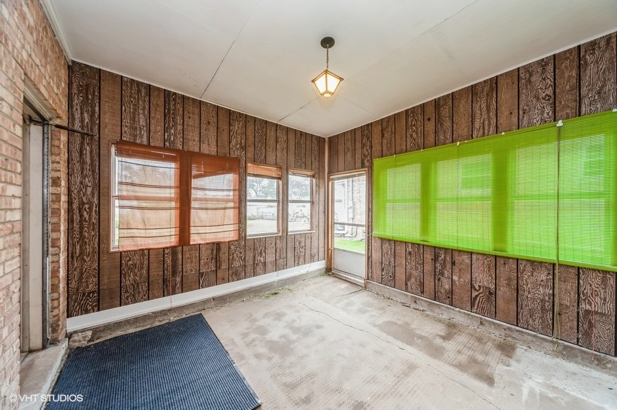 Niles, Illinois 60714, United States, 3 Bedrooms Bedrooms, ,2 BathroomsBathrooms,Residential,Active,218255