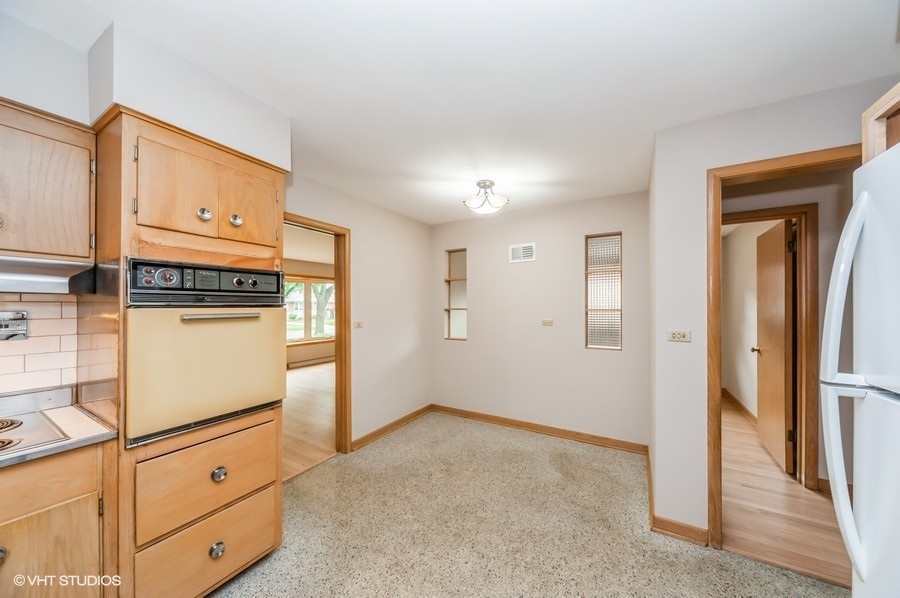 Niles, Illinois 60714, United States, 3 Bedrooms Bedrooms, ,2 BathroomsBathrooms,Residential,Active,218255