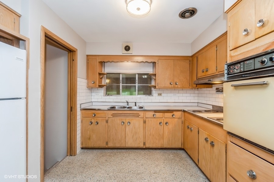 Niles, Illinois 60714, United States, 3 Bedrooms Bedrooms, ,2 BathroomsBathrooms,Residential,Active,218255