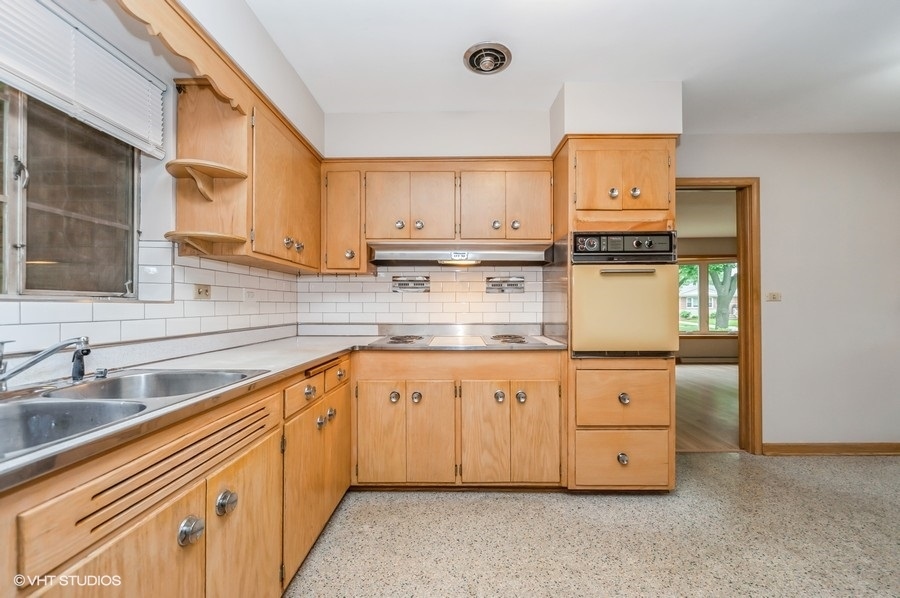 Niles, Illinois 60714, United States, 3 Bedrooms Bedrooms, ,2 BathroomsBathrooms,Residential,Active,218255