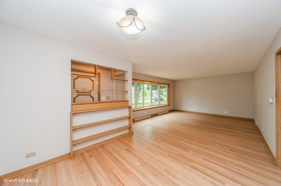 Niles, Illinois 60714, United States, 3 Bedrooms Bedrooms, ,2 BathroomsBathrooms,Residential,Active,218255