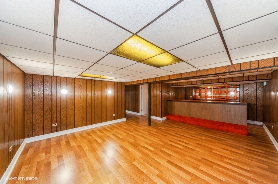 Niles, Illinois 60714, United States, 3 Bedrooms Bedrooms, ,2 BathroomsBathrooms,Residential,Active,218255