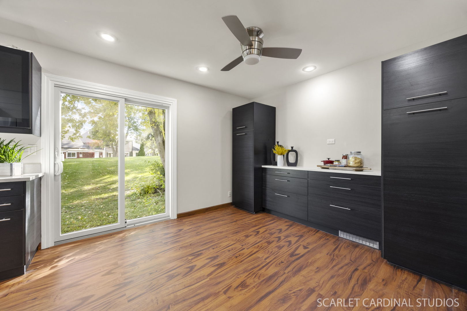 3S321 Blackthorn Lane