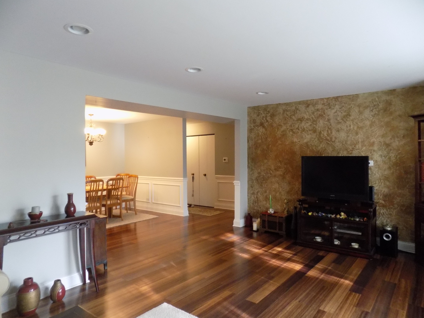 1025 S Fernandez Avenue 3M