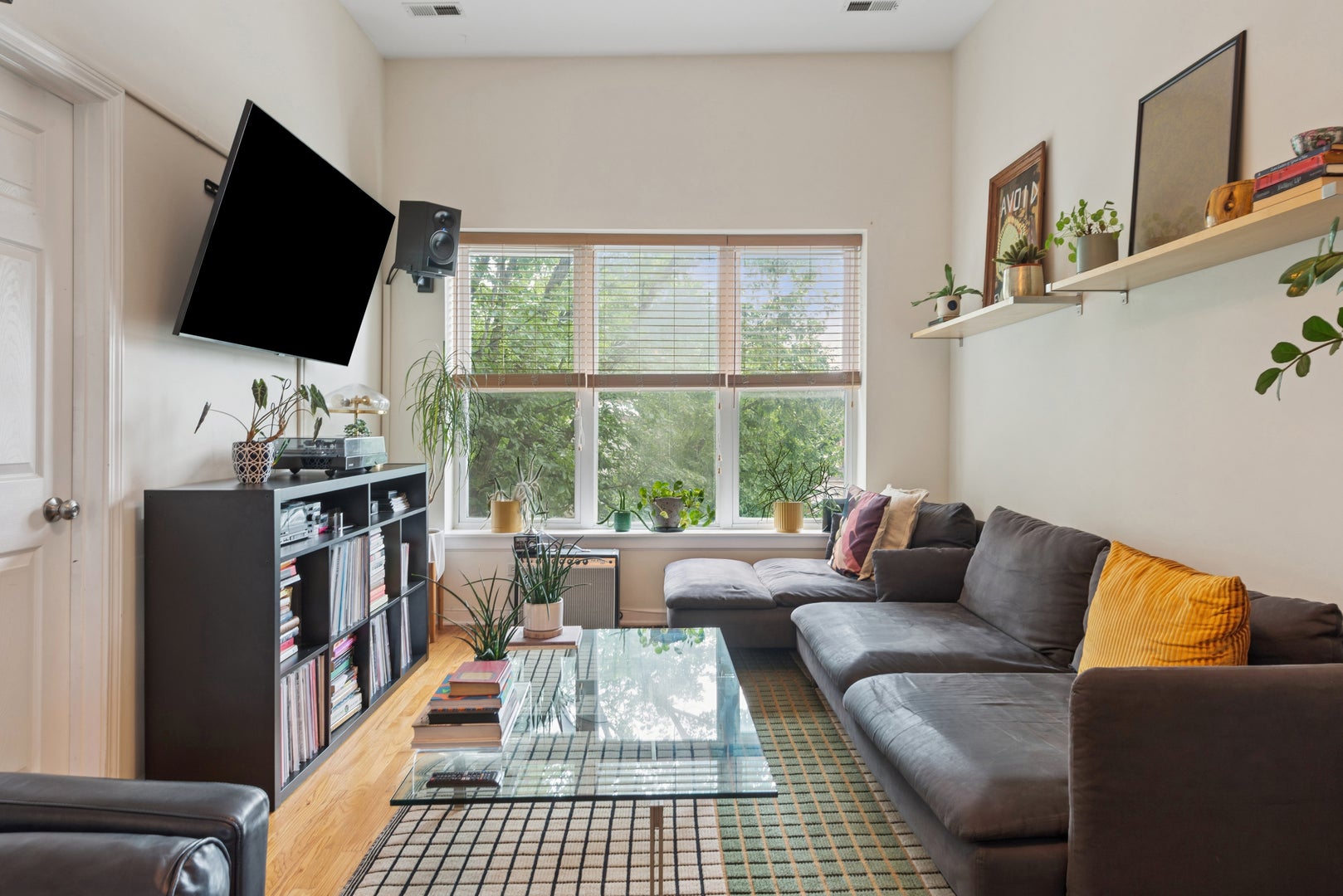 2607 N Hamlin Avenue 3