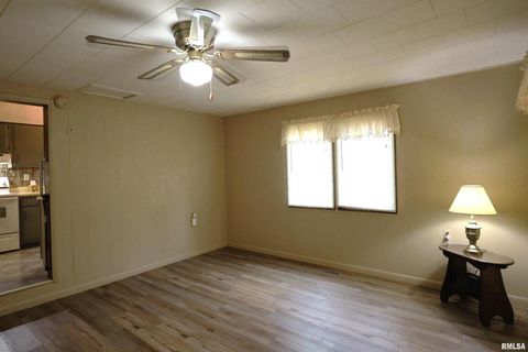 Tiny photo for 905 W BLAIR, Salem, IL 62881 (MLS # EB460744)