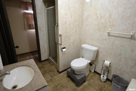 Tiny photo for 905 W BLAIR, Salem, IL 62881 (MLS # EB460744)