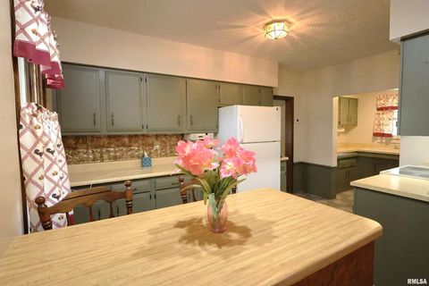 Tiny photo for 905 W BLAIR, Salem, IL 62881 (MLS # EB460744)