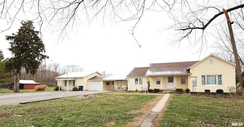 Photo of 905 W BLAIR, Salem, IL 62881 (MLS # EB460744)