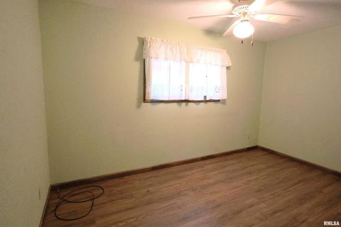 Tiny photo for 905 W BLAIR, Salem, IL 62881 (MLS # EB460744)