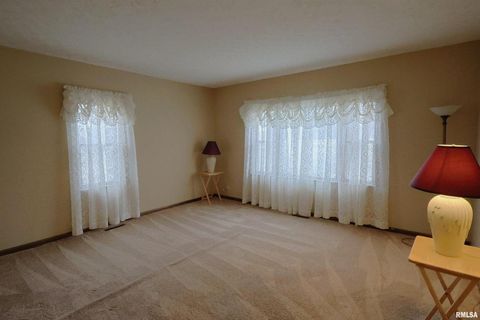 Tiny photo for 905 W BLAIR, Salem, IL 62881 (MLS # EB460744)